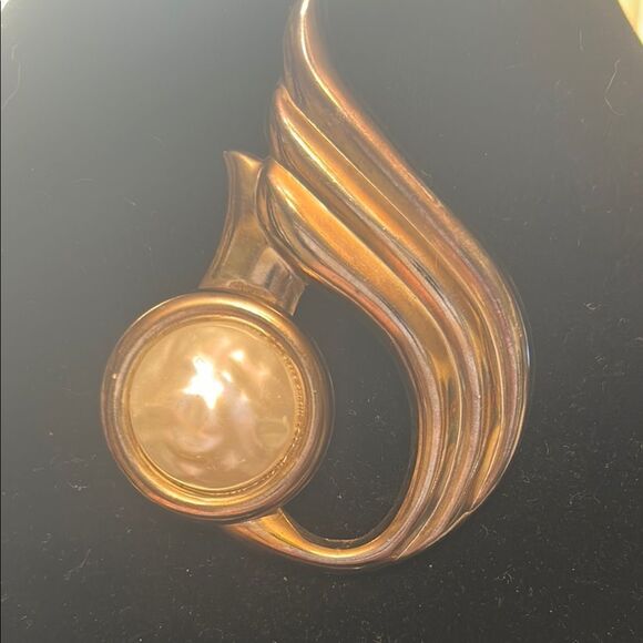 Vintage Gold-Tone Brooch with Pearl Accent - Picture 1 of 3